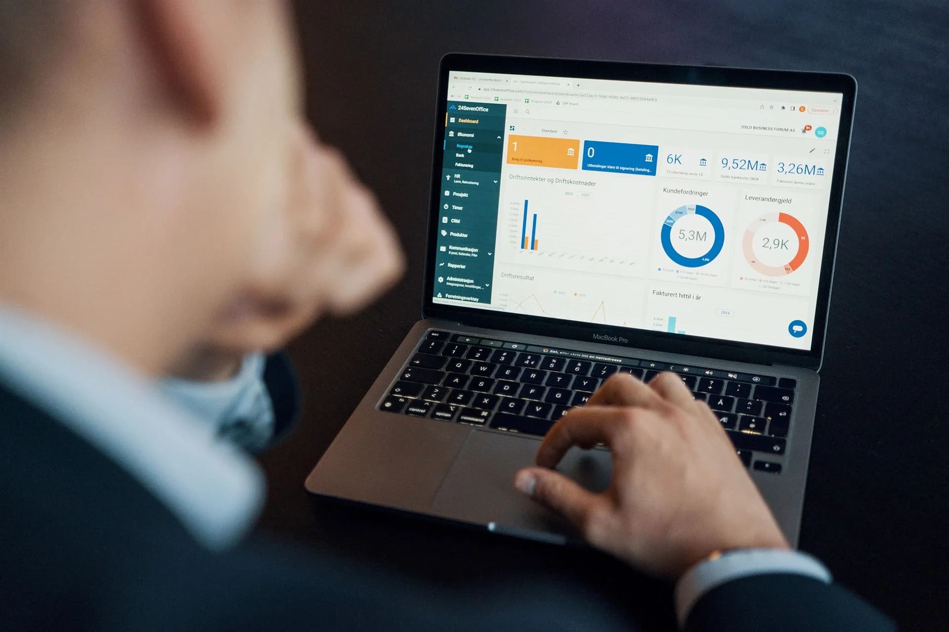 Intelligent financial management with AI